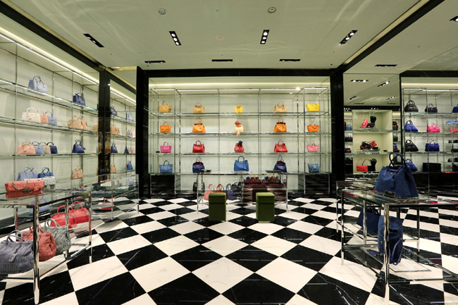 Galleria foto 'La moda italiana avanti adagio. Fatturati 2013, Prada supera Gucci' - foto 1