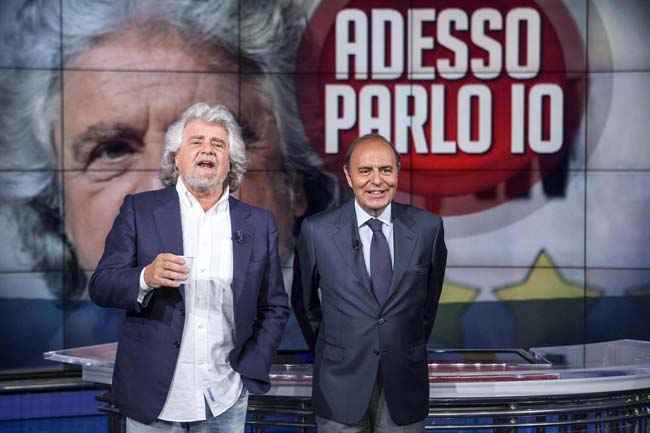 Grillo da Vespa: processi web per i politici. Il plastico del castello-carcere Grillo da Vespa: processi web per i politici. Il plastico del castello-carcere