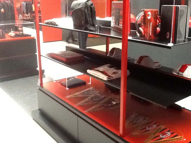 Casa Milan, Seedorf si raccomanda a Paolo B. Da Cracco a Sheva: ecco i presenti. LE FOTO Casa Milan, Seedorf si raccomanda a Paolo B. Da Cracco a Sheva: ecco i presenti. LE FOTO