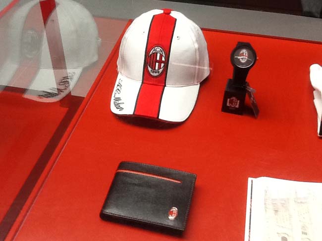 Casa Milan, Seedorf si raccomanda a Paolo B. Da Cracco a Sheva: ecco i presenti. LE FOTO Casa Milan, Seedorf si raccomanda a Paolo B. Da Cracco a Sheva: ecco i presenti. LE FOTO