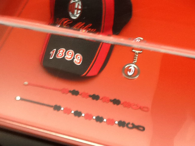 Casa Milan, Seedorf si raccomanda a Paolo B. Da Cracco a Sheva: ecco i presenti. LE FOTO Casa Milan, Seedorf si raccomanda a Paolo B. Da Cracco a Sheva: ecco i presenti. LE FOTO