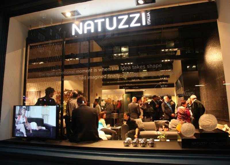 Affari di moda/ Natuzzi si siede su un doppio divano a New York Affari di moda/ Natuzzi si siede su un doppio divano a New York