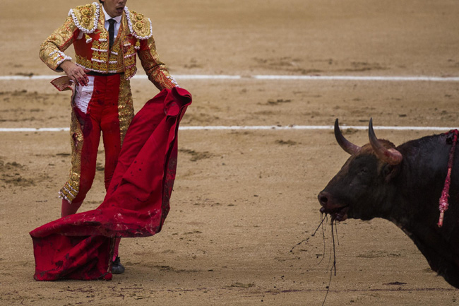 Madrid, corrida sospesa: incornati tre toreri