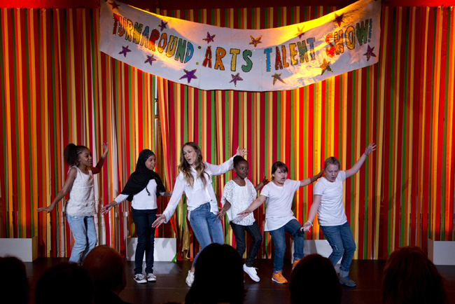 Michelle Obama lancia “Turnaround Arts”: a scuola tra musica e arte Michelle Obama lancia “Turnaround Arts”: a scuola tra musica e arte