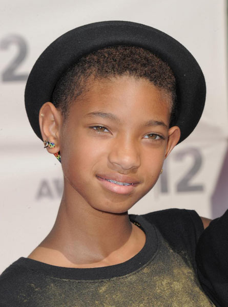 13enne, selfie con un uomo a letto. Nei guai i genitori di Willow Smith