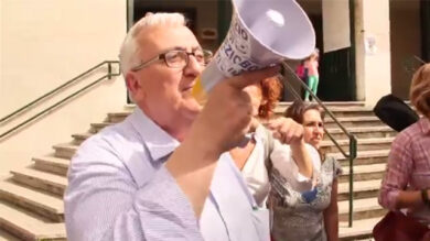 VIDEO: le mamme cacciano Borghezio A “Torpigna” la Lega non passa