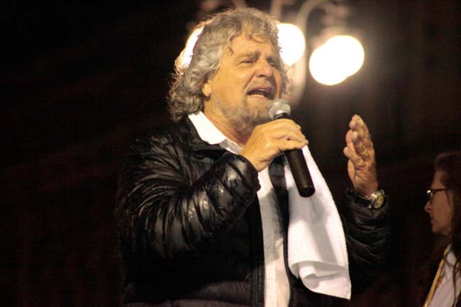 Renzi: “Nessun dubbio, vinciamo noi”. Grillo: “Cattivissimi, ma non violenti”