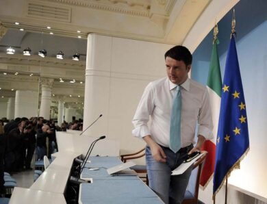 L’ultimo spot elettorale di Renzi: “Bonus a pensionati e partite Iva”