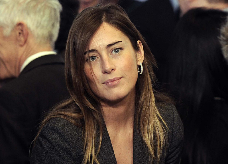 Scendono i pantaloni della ministra Boschi… Foto Scendono i pantaloni della ministra Boschi… Foto