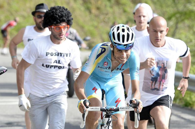 Fabio Aru spettacolare: incendia il Giro sulle salite di Pantani Fabio Aru spettacolare: incendia il Giro sulle salite di Pantani
