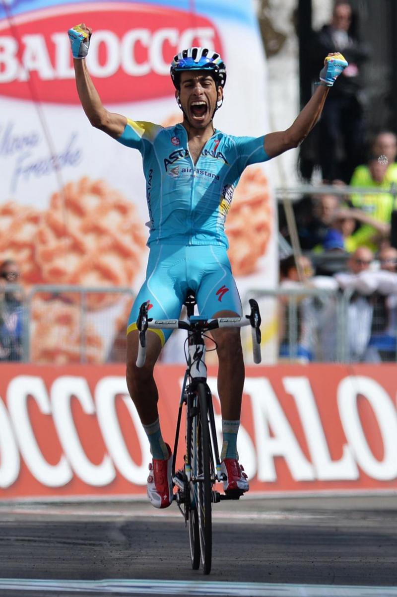 Fabio Aru spettacolare: incendia il Giro sulle salite di Pantani Fabio Aru spettacolare: incendia il Giro sulle salite di Pantani