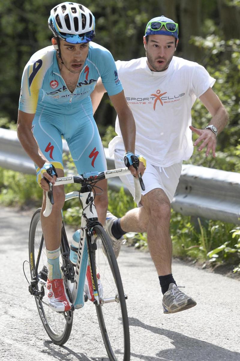 Fabio Aru spettacolare: incendia il Giro sulle salite di Pantani Fabio Aru spettacolare: incendia il Giro sulle salite di Pantani
