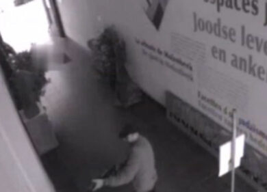 Sparatoria a Bruxelles. Diffuso il video del killer