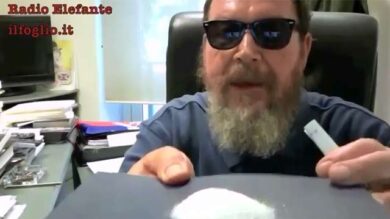 VIDEO: Ferrara festeggia la sconfitta di Grillo alle elezioni sniffando coca