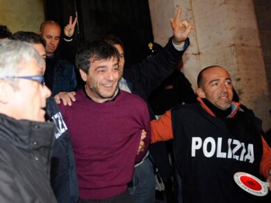 Il boss Iovine parla, la politica trema. “Soldi per uomini di tutti i partiti”