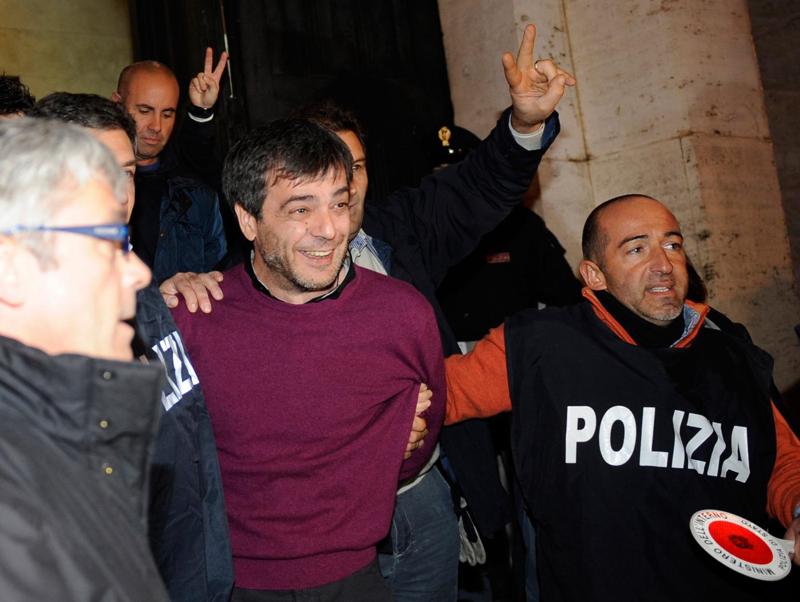 Il boss Iovine parla, la politica trema. “Soldi per uomini di tutti i partiti” Il boss Iovine parla, la politica trema. “Soldi per uomini di tutti i partiti”