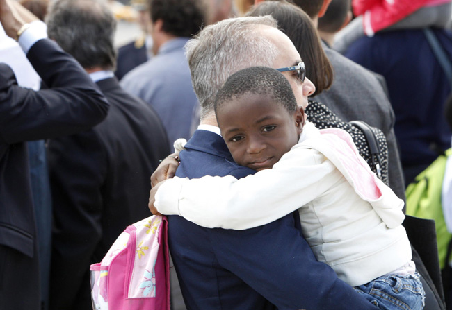 Boschi, regina del popolo come Diana. La treccina dei bimbi emoziona l’Italia