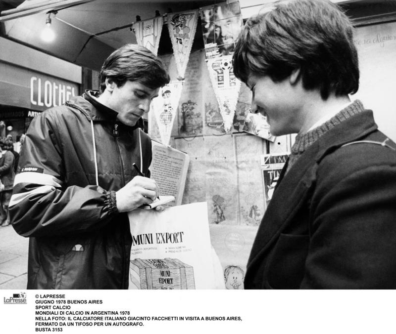 Facchetti in mostra: dalle sfide con Pelè ai trionfi di Herrera Facchetti in mostra: dalle sfide con Pelè ai trionfi di Herrera