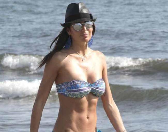 Elisabetta Gregoraci, bikini da urlo. Sfida con la Colombari. FOTO