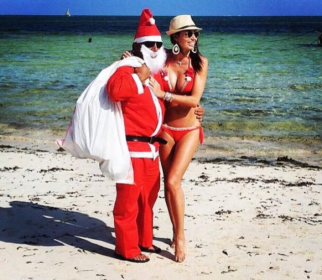 Elisabetta Gregoraci, bikini da urlo. Sfida con la Colombari. FOTO