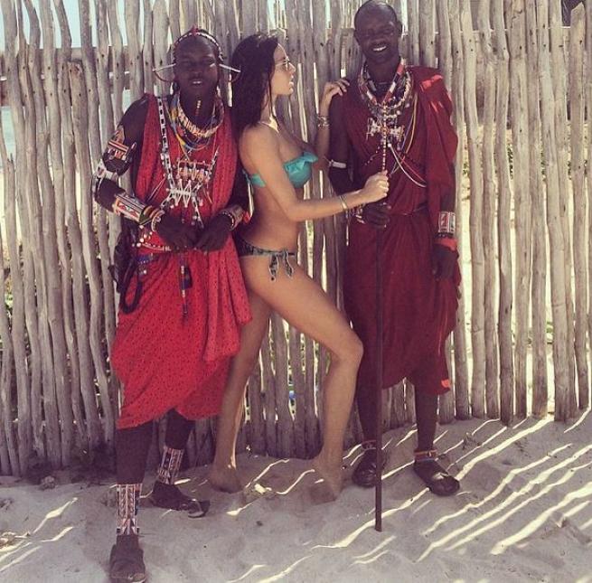 Elisabetta Gregoraci, bikini da urlo. Sfida con la Colombari. FOTO