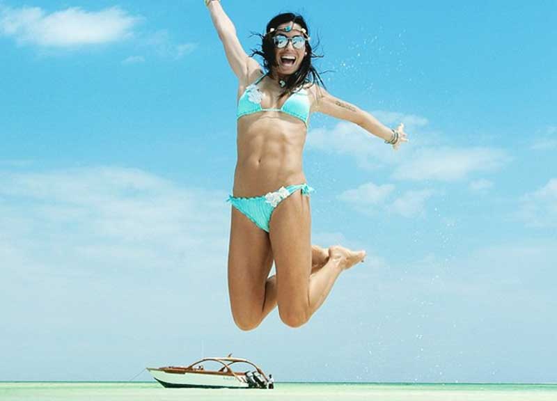 Elisabetta Gregoraci, bikini da urlo. Sfida con la Colombari. FOTO