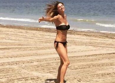 Elisabetta Gregoraci, bikini da urlo. Sfida con la Colombari. FOTO