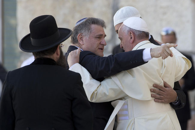 Padre Lombardi: “Si terrà l’8 giugno il vertice di preghiera per il Medioriente” Padre Lombardi: “Si terrà l’8 giugno il vertice di preghiera per il Medioriente”