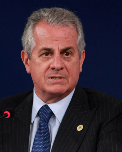 Parla la segretaria di Scajola. “Aveva difficoltà economiche”