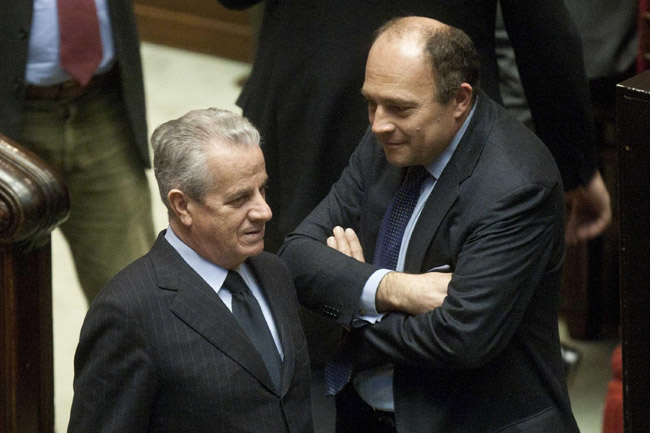 Parla la segretaria di Scajola. “Aveva difficoltà economiche”