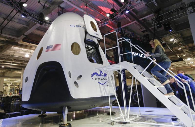 La corsa al cosmo di Mr PayPal. SpaceX, ecco il primo taxi spaziale La corsa al cosmo di Mr PayPal. SpaceX, ecco il primo taxi spaziale