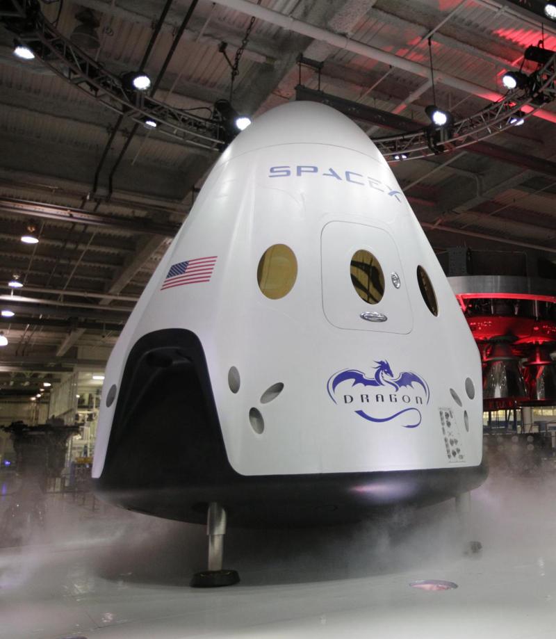 La corsa al cosmo di Mr PayPal. SpaceX, ecco il primo taxi spaziale La corsa al cosmo di Mr PayPal. SpaceX, ecco il primo taxi spaziale
