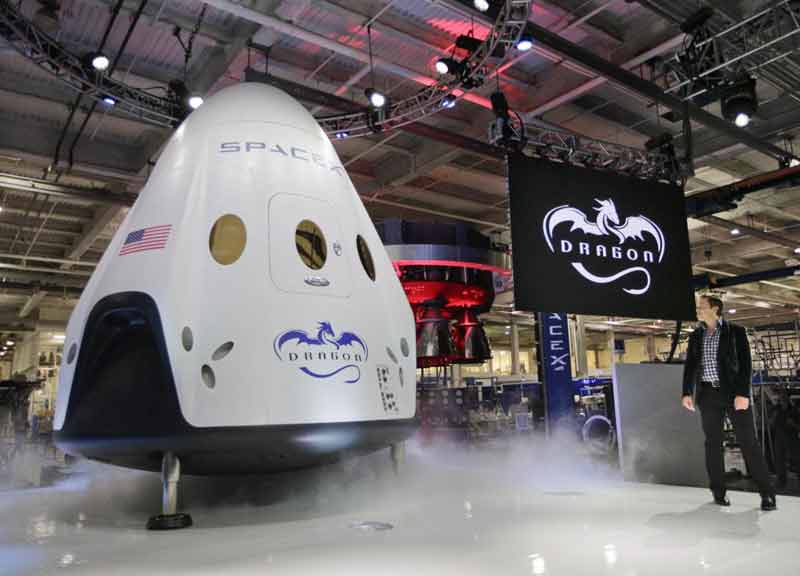 La corsa al cosmo di Mr PayPal. SpaceX, ecco il primo taxi spaziale La corsa al cosmo di Mr PayPal. SpaceX, ecco il primo taxi spaziale