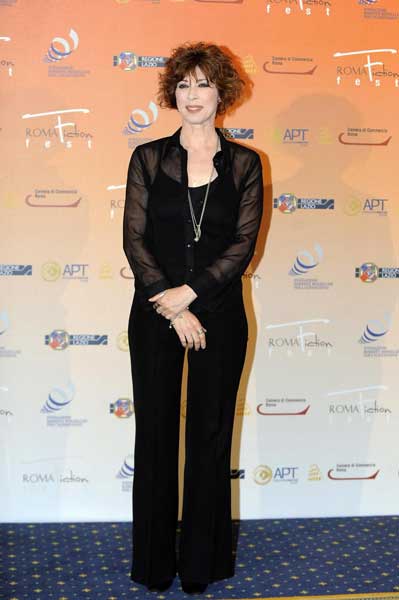 Veronica Pivetti: “Sono viva per miracolo”. Che paura per l’incendio in casa