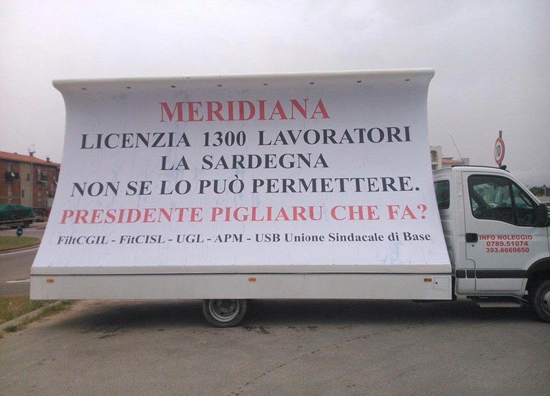 Meridiana/ Dopo i video e i selfie, i lavoratori si giocano la carta Facebook Meridiana/ Dopo i video e i selfie, i lavoratori si giocano la carta Facebook