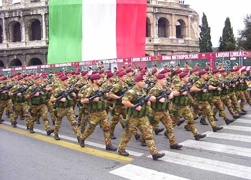 Omaggio di pace al semestre Ue. Parata ai Fori… con la spending Omaggio di pace al semestre Ue. Parata ai Fori… con la spending