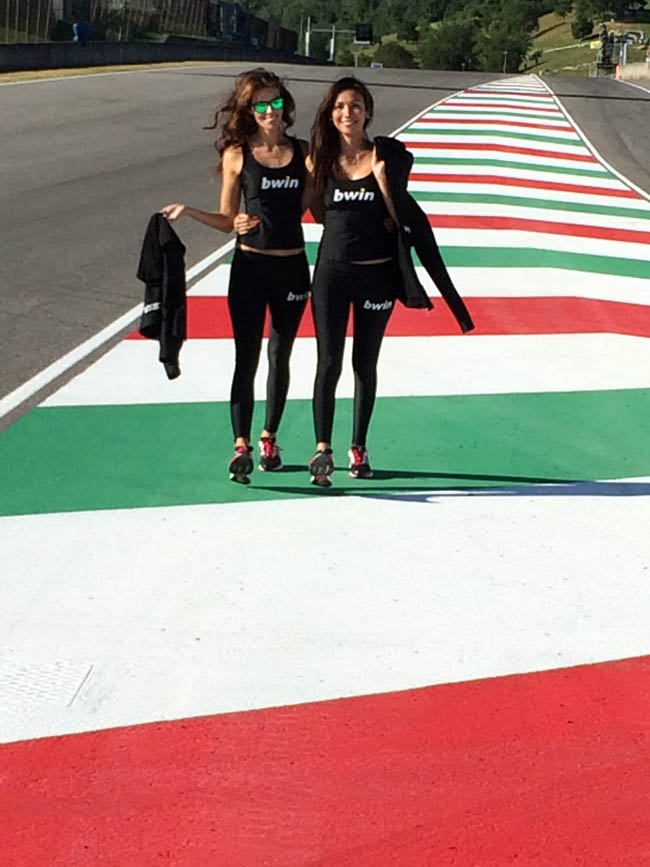 Mugello, lo spettacolo delle ragazze Bwin. Guarda tutte le foto