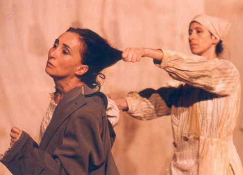 “Lola che dilati la camicia” per l’ultima volta al teatro Elfo di Milano “Lola che dilati la camicia” per l’ultima volta al teatro Elfo di Milano