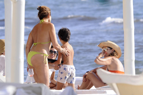 Addio Buffon, la Seredova bacia un altro! FOTO Addio Buffon, la Seredova bacia un altro! FOTO