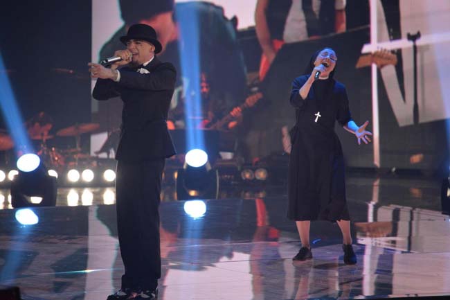 The Voice, vince Suor Cristina. E recita il Padre nostro in diretta The Voice, vince Suor Cristina. E recita il Padre nostro in diretta