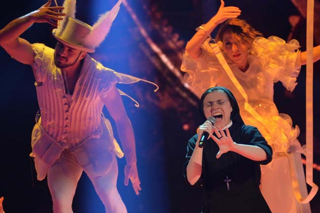 The Voice, vince Suor Cristina. E recita il Padre nostro in diretta The Voice, vince Suor Cristina. E recita il Padre nostro in diretta