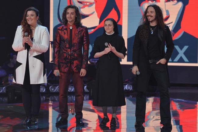 The Voice, vince Suor Cristina. E recita il Padre nostro in diretta The Voice, vince Suor Cristina. E recita il Padre nostro in diretta