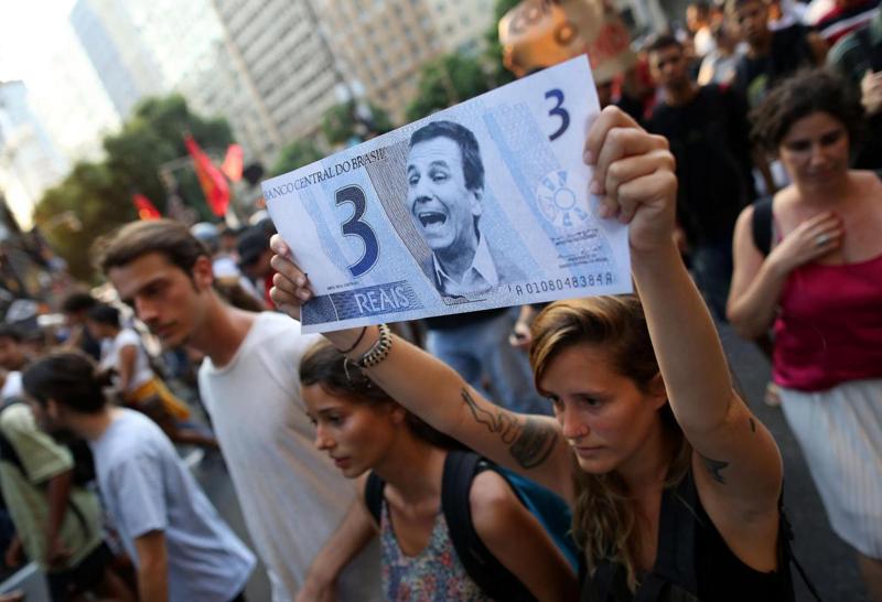 I Mondiali in Brasile si avvicinano. Aumentano gli scontri tra polizia e manifestanti I Mondiali in Brasile si avvicinano. Aumentano gli scontri tra polizia e manifestanti