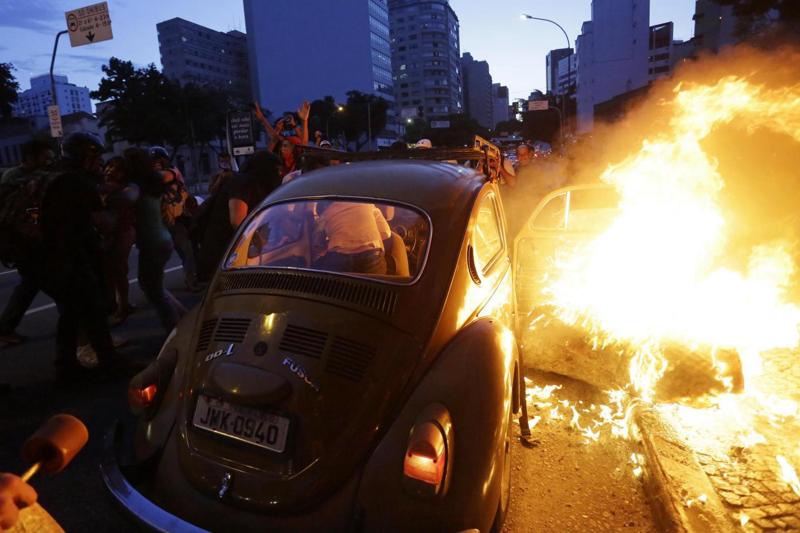 I Mondiali in Brasile si avvicinano. Aumentano gli scontri tra polizia e manifestanti I Mondiali in Brasile si avvicinano. Aumentano gli scontri tra polizia e manifestanti