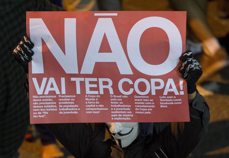 I Mondiali in Brasile si avvicinano. Aumentano gli scontri tra polizia e manifestanti I Mondiali in Brasile si avvicinano. Aumentano gli scontri tra polizia e manifestanti