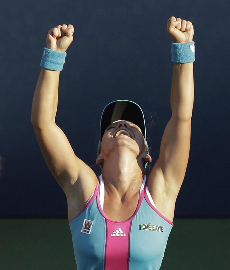 Simona Halep sfida la Sharapova e le domande sul seno