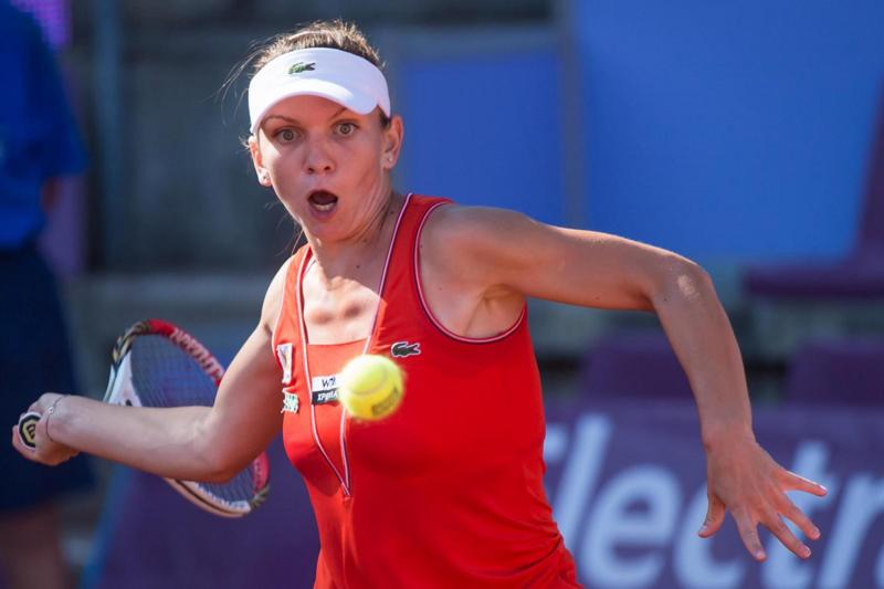 Simona Halep sfida la Sharapova e le domande sul seno