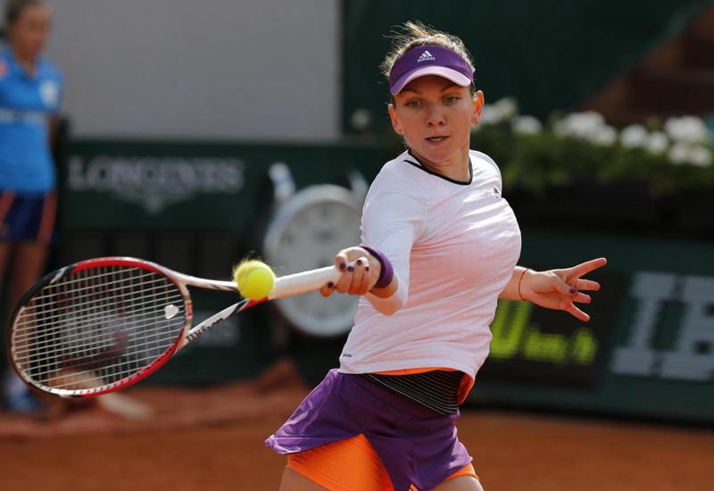 Simona Halep sfida la Sharapova e le domande sul seno