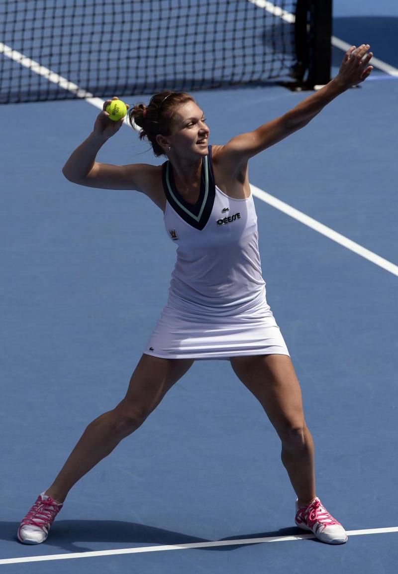 Simona Halep sfida la Sharapova e le domande sul seno
