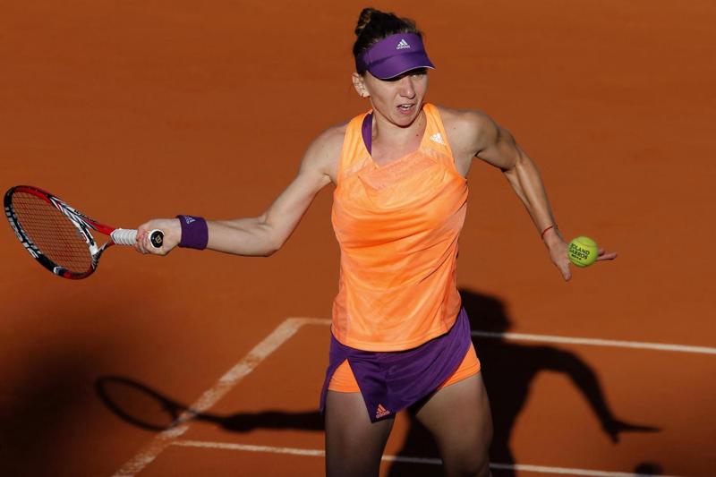Simona Halep sfida la Sharapova e le domande sul seno